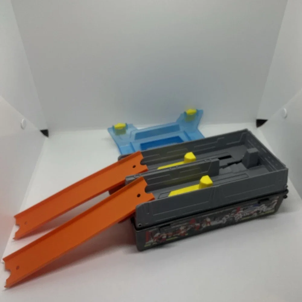 Hot Wheels Race Case Track Set Launcher 2015 CFC81‎ Play Set